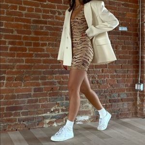 Weworewhat scoop tiger bodysuit/romper